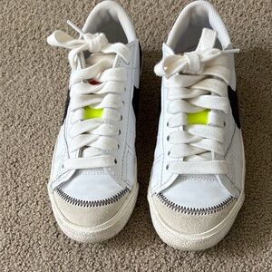 Nike White and Black Blazer Low 77 Jumbo sneaker